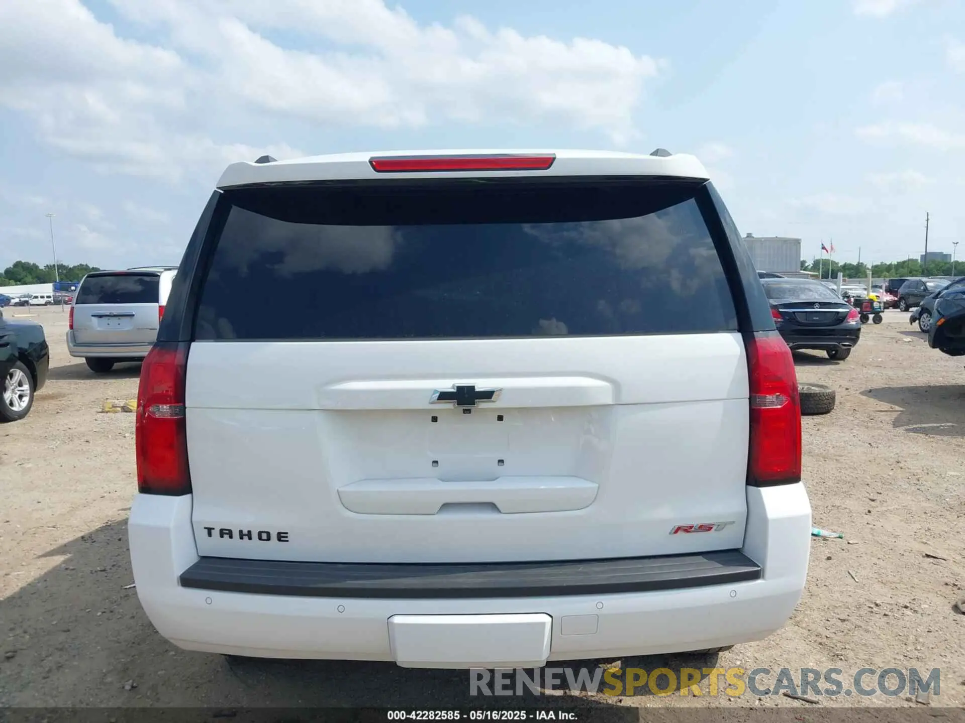 16 Photograph of a damaged car 1GNSCBKC9KR372204 CHEVROLET TAHOE 2019