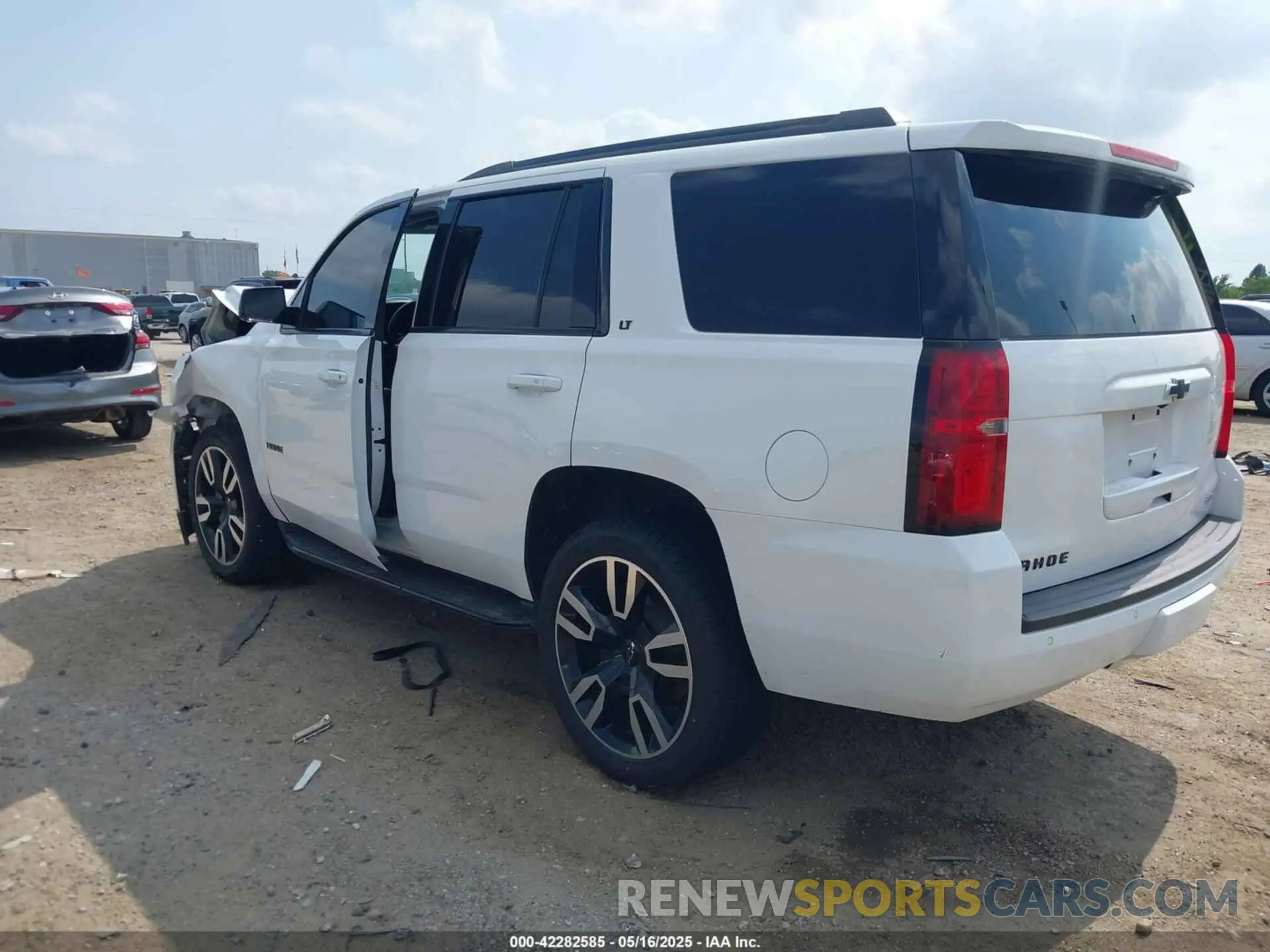 3 Photograph of a damaged car 1GNSCBKC9KR372204 CHEVROLET TAHOE 2019