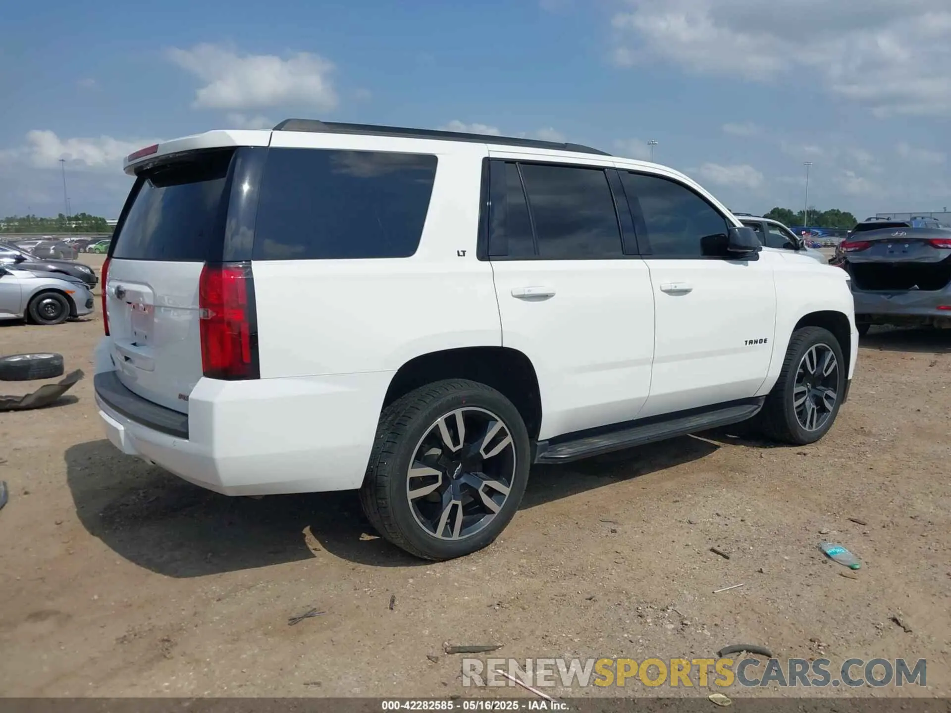 4 Photograph of a damaged car 1GNSCBKC9KR372204 CHEVROLET TAHOE 2019