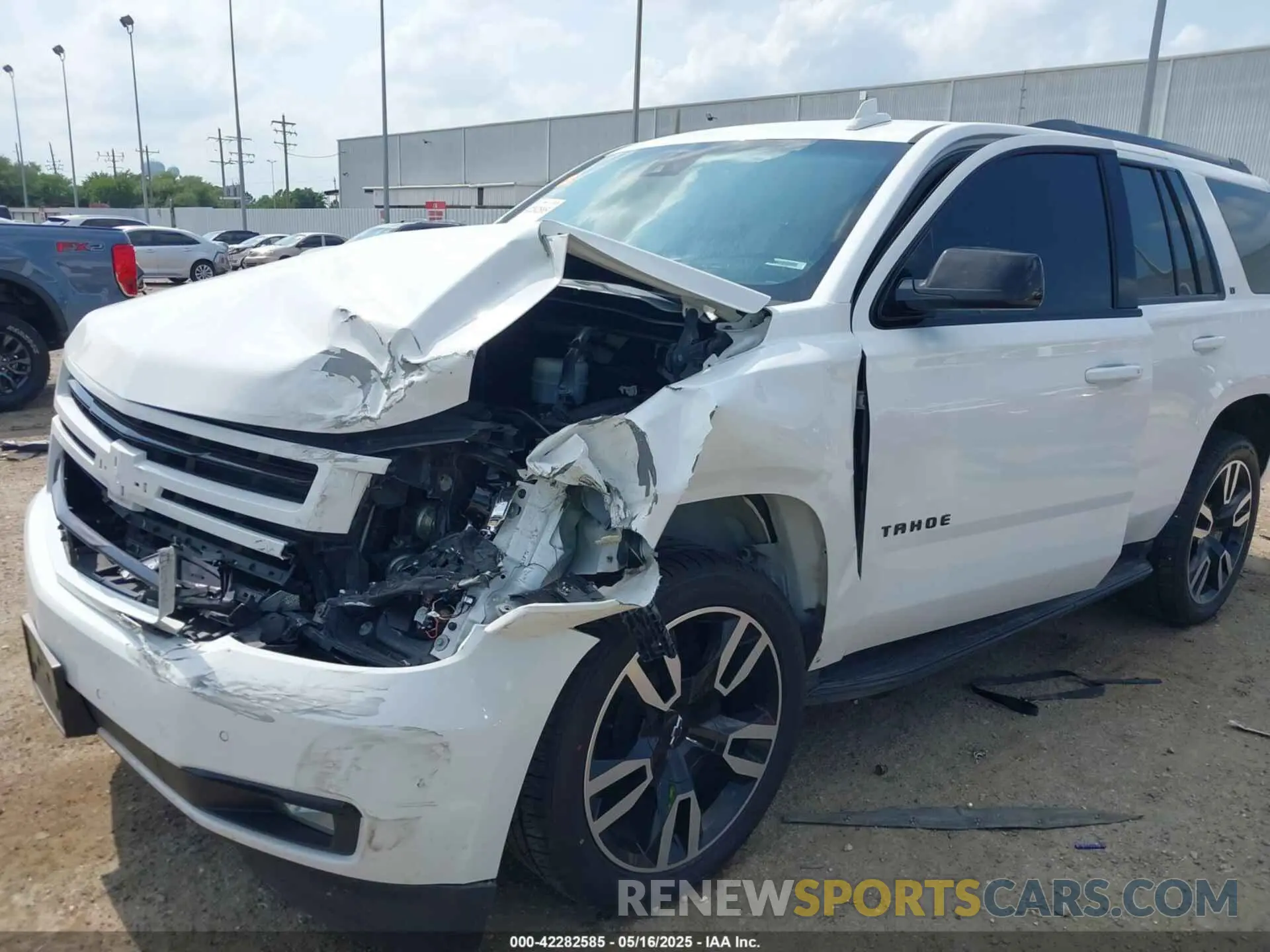 6 Photograph of a damaged car 1GNSCBKC9KR372204 CHEVROLET TAHOE 2019