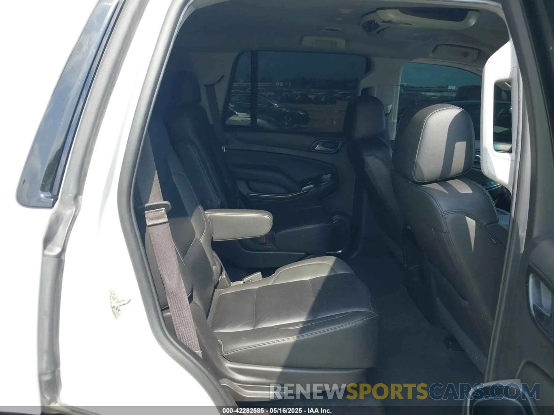 8 Photograph of a damaged car 1GNSCBKC9KR372204 CHEVROLET TAHOE 2019