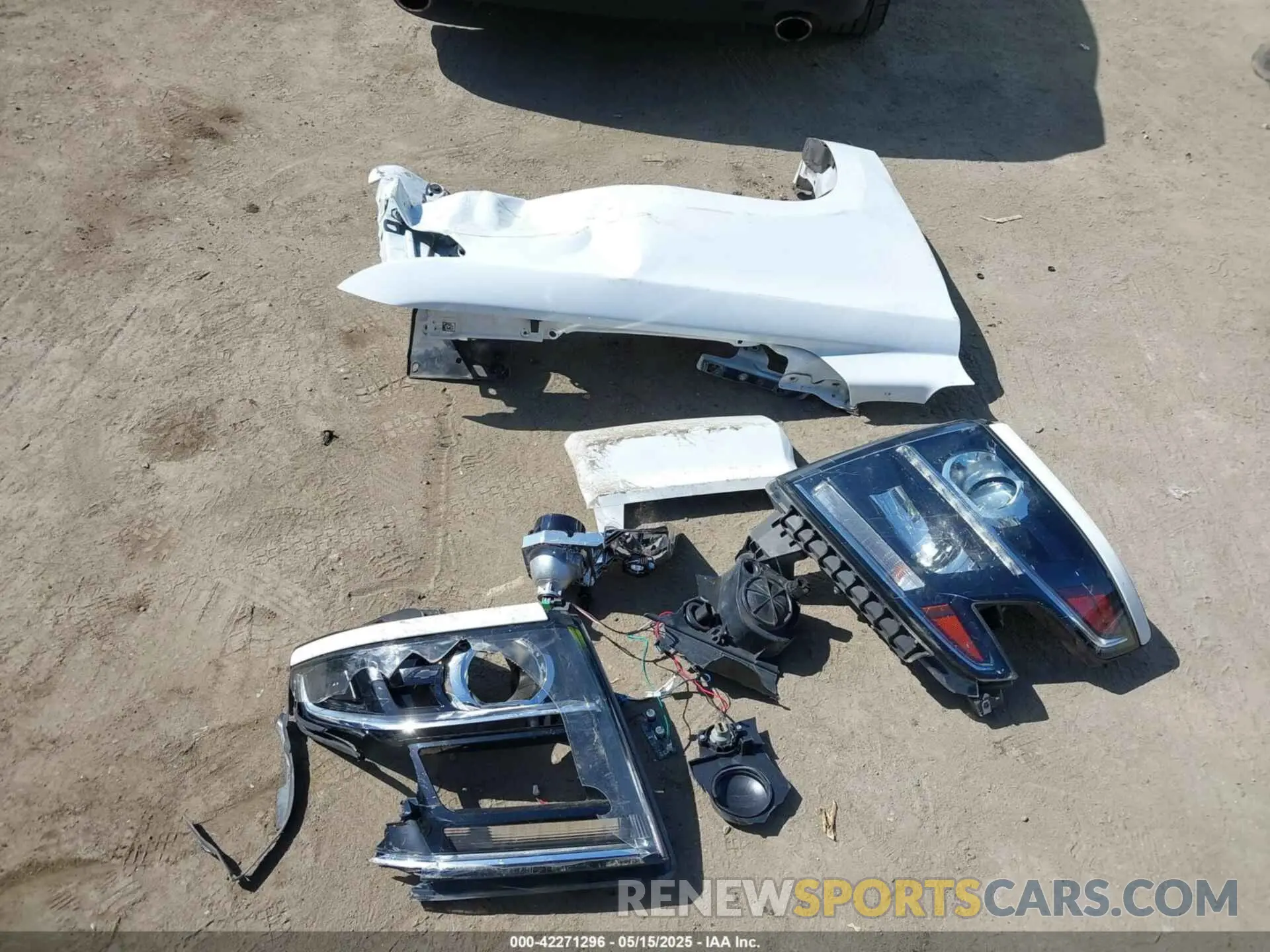 12 Photograph of a damaged car 1GNSCBKC9KR374907 CHEVROLET TAHOE 2019