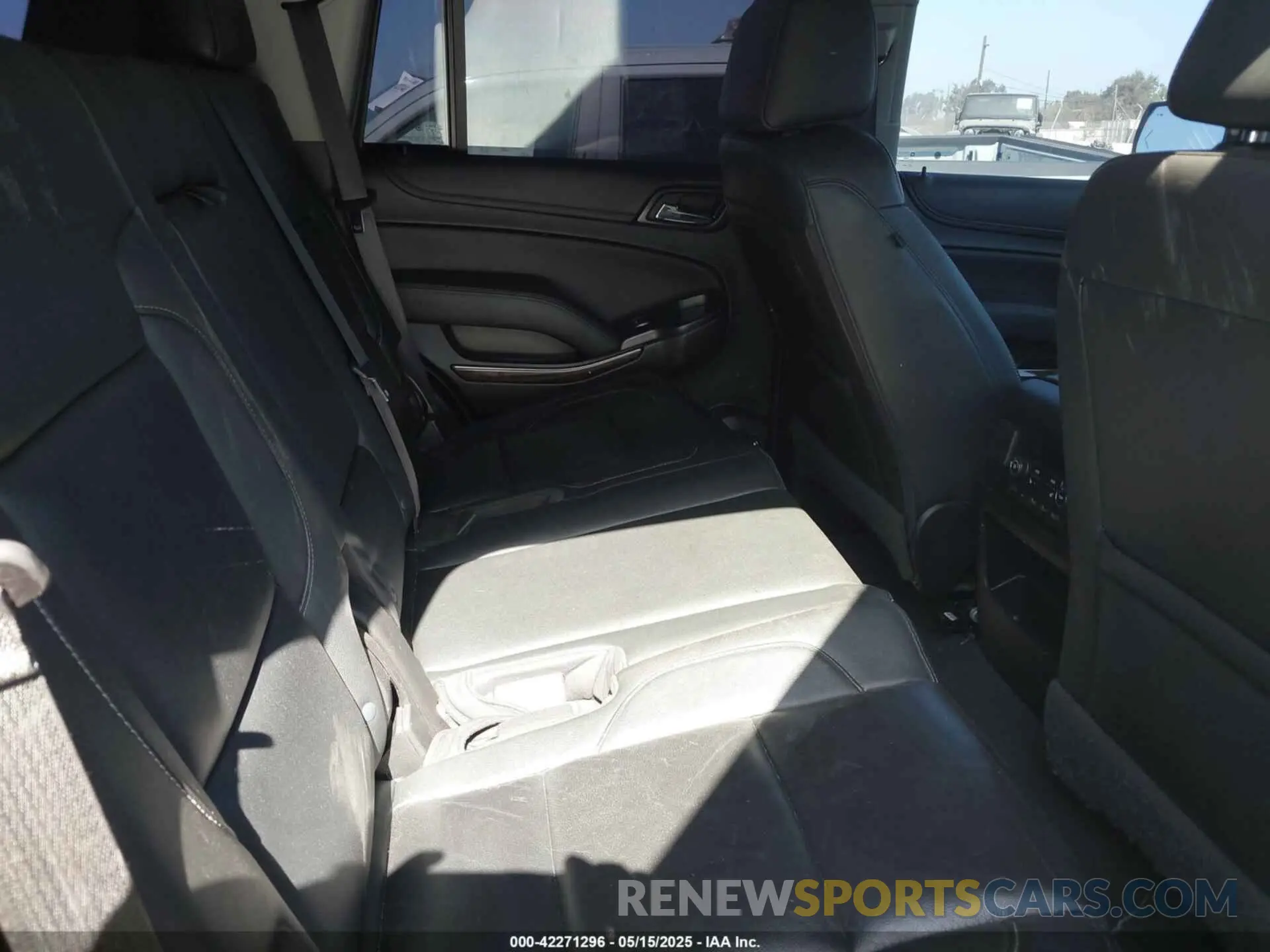 8 Photograph of a damaged car 1GNSCBKC9KR374907 CHEVROLET TAHOE 2019