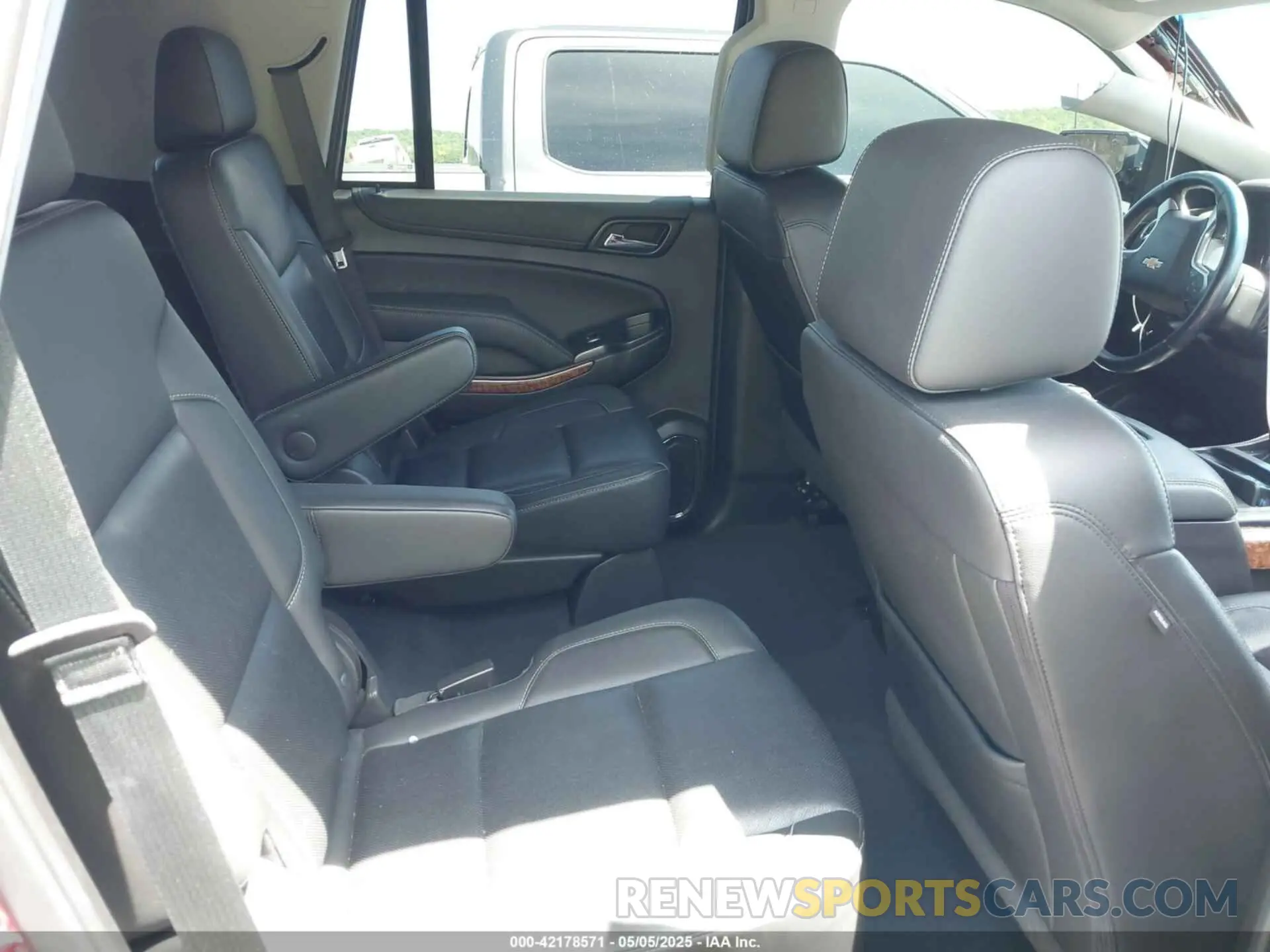 8 Photograph of a damaged car 1GNSCCKC2KR173999 CHEVROLET TAHOE 2019