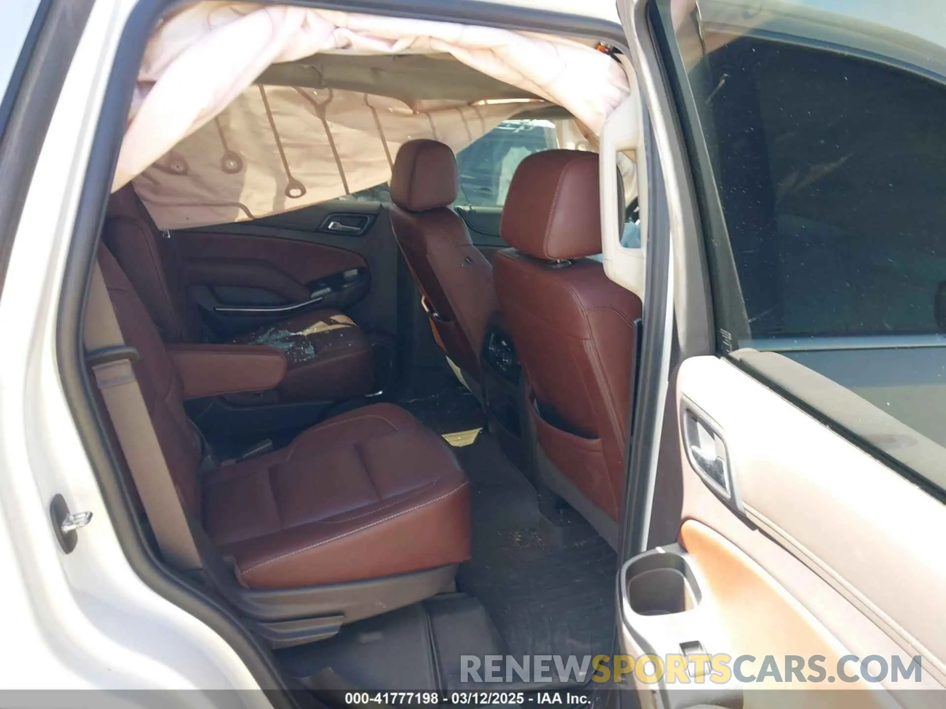 8 Photograph of a damaged car 1GNSCCKC9KR256636 CHEVROLET TAHOE 2019