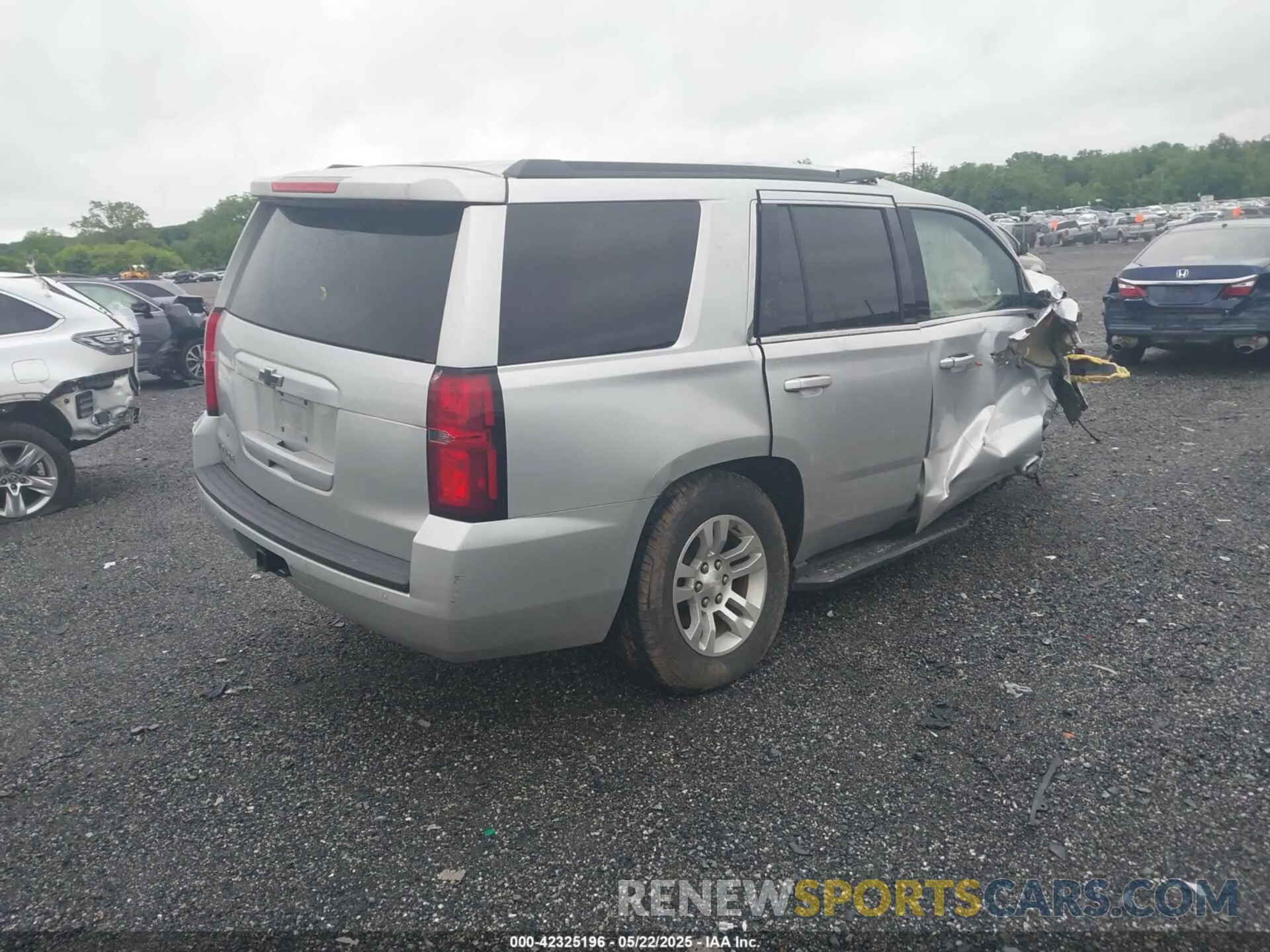 4 Photograph of a damaged car 1GNSKAKC2KR185738 CHEVROLET TAHOE 2019