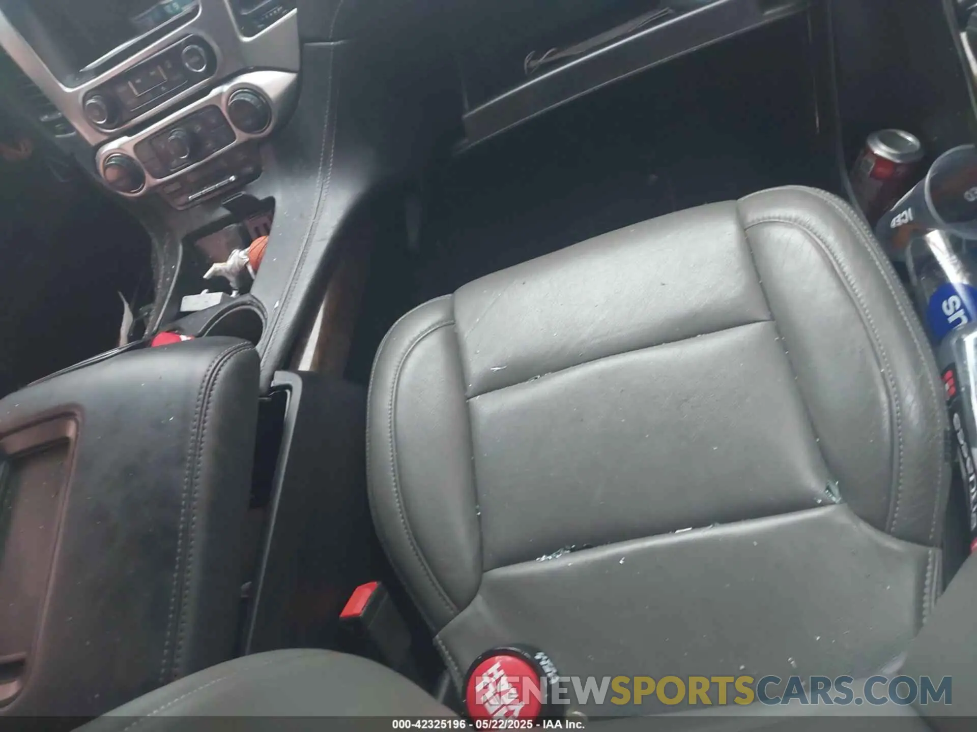 5 Photograph of a damaged car 1GNSKAKC2KR185738 CHEVROLET TAHOE 2019