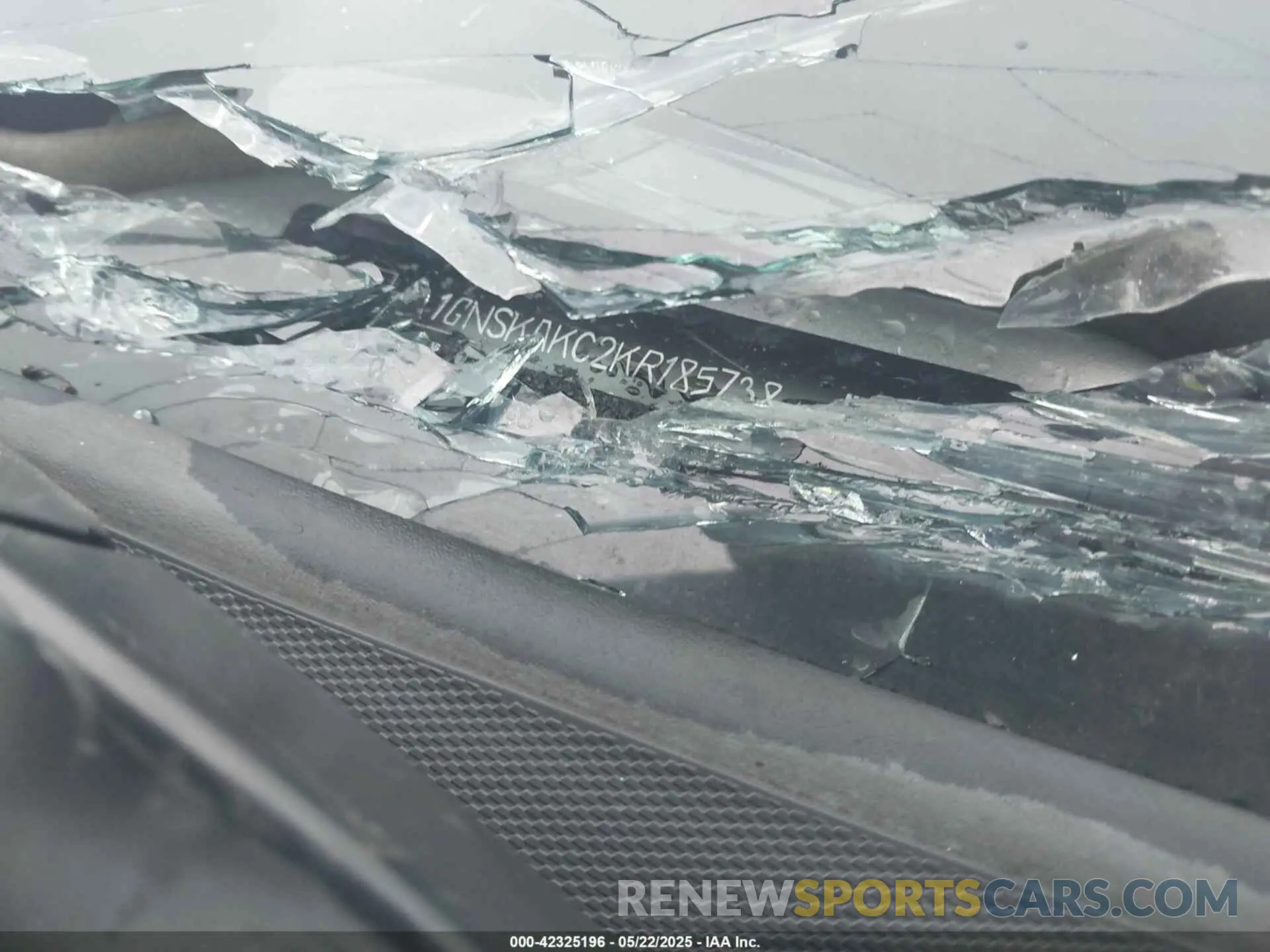 9 Photograph of a damaged car 1GNSKAKC2KR185738 CHEVROLET TAHOE 2019