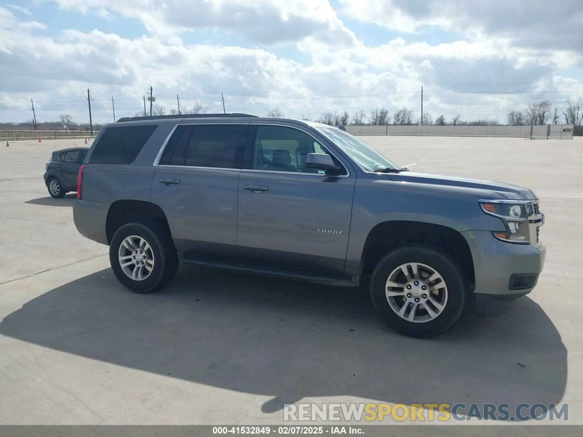 13 Photograph of a damaged car 1GNSKAKC7KR347704 CHEVROLET TAHOE 2019