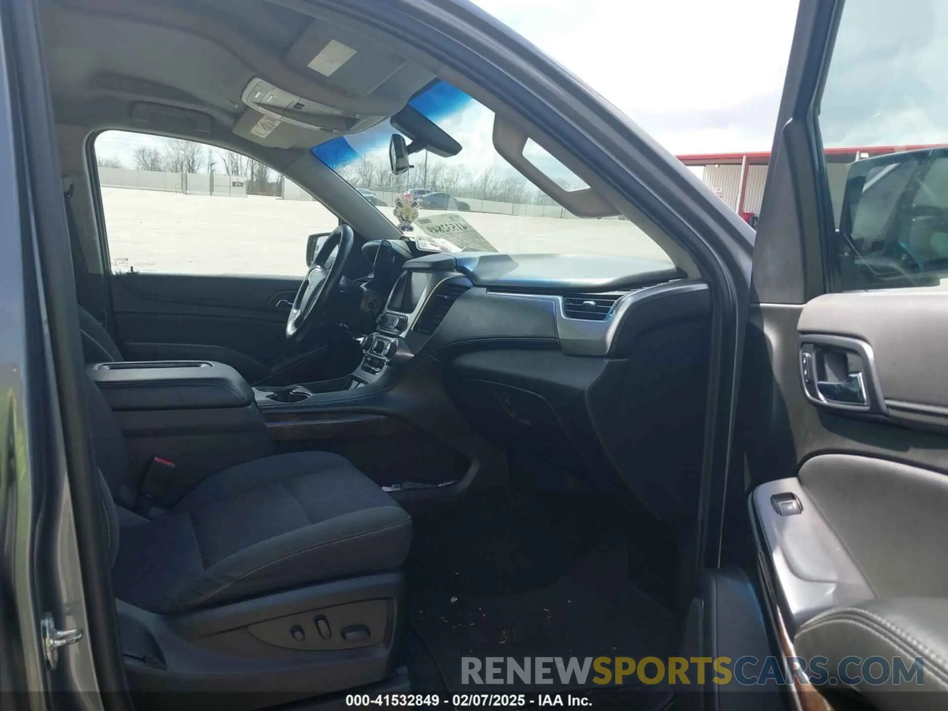 5 Photograph of a damaged car 1GNSKAKC7KR347704 CHEVROLET TAHOE 2019