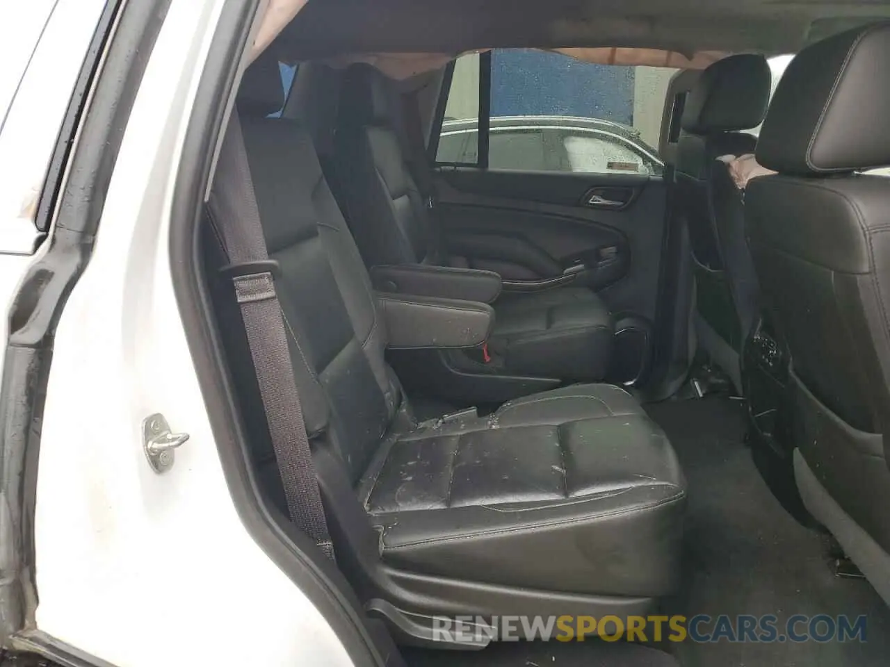 11 Photograph of a damaged car 1GNSKBKC0KR122479 CHEVROLET TAHOE 2019