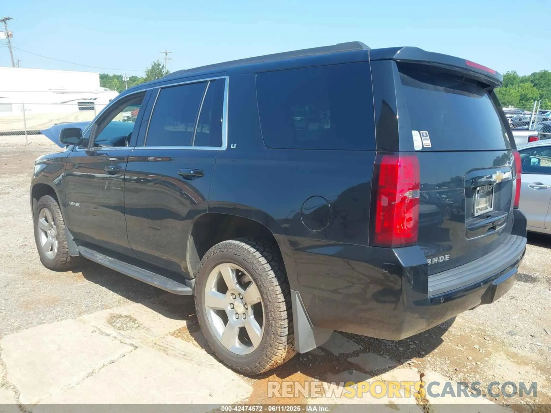 3 Photograph of a damaged car 1GNSKBKC1KR264324 CHEVROLET TAHOE 2019