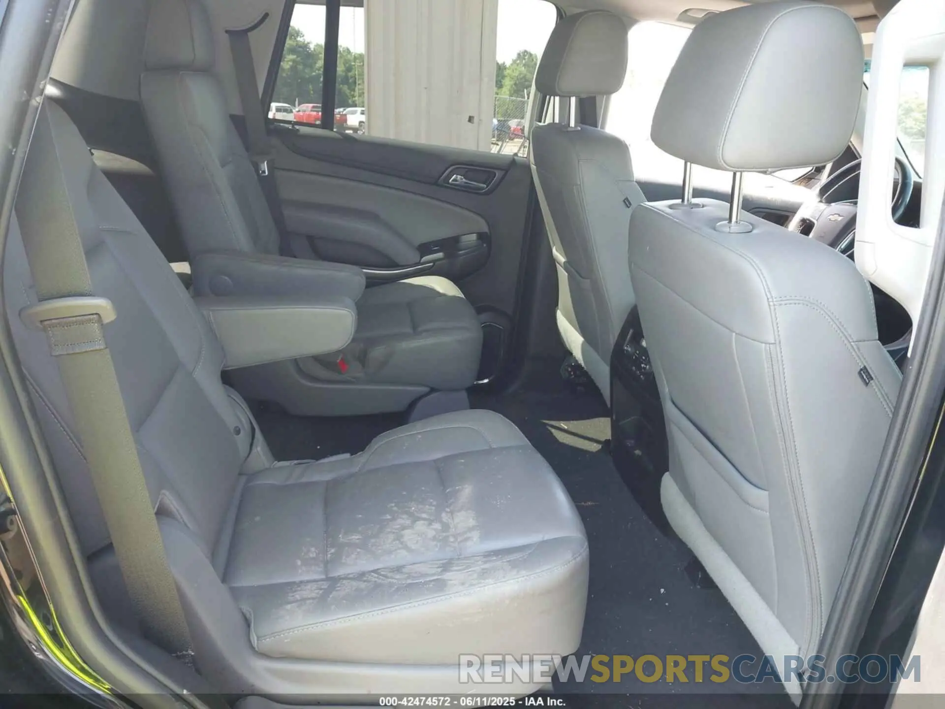 8 Photograph of a damaged car 1GNSKBKC1KR264324 CHEVROLET TAHOE 2019