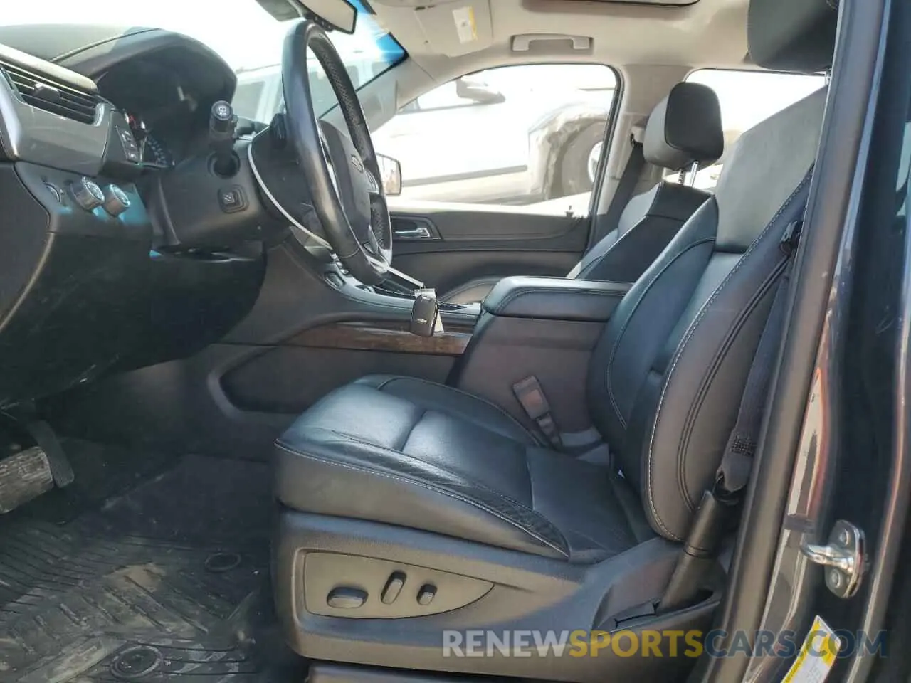 7 Photograph of a damaged car 1GNSKBKC2KR145004 CHEVROLET TAHOE 2019