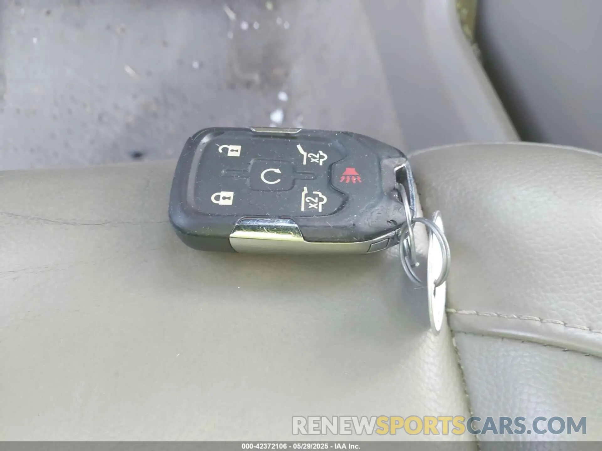 11 Photograph of a damaged car 1GNSKBKC2KR253915 CHEVROLET TAHOE 2019