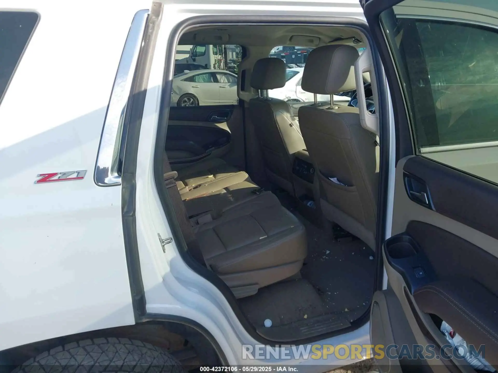 8 Photograph of a damaged car 1GNSKBKC2KR253915 CHEVROLET TAHOE 2019