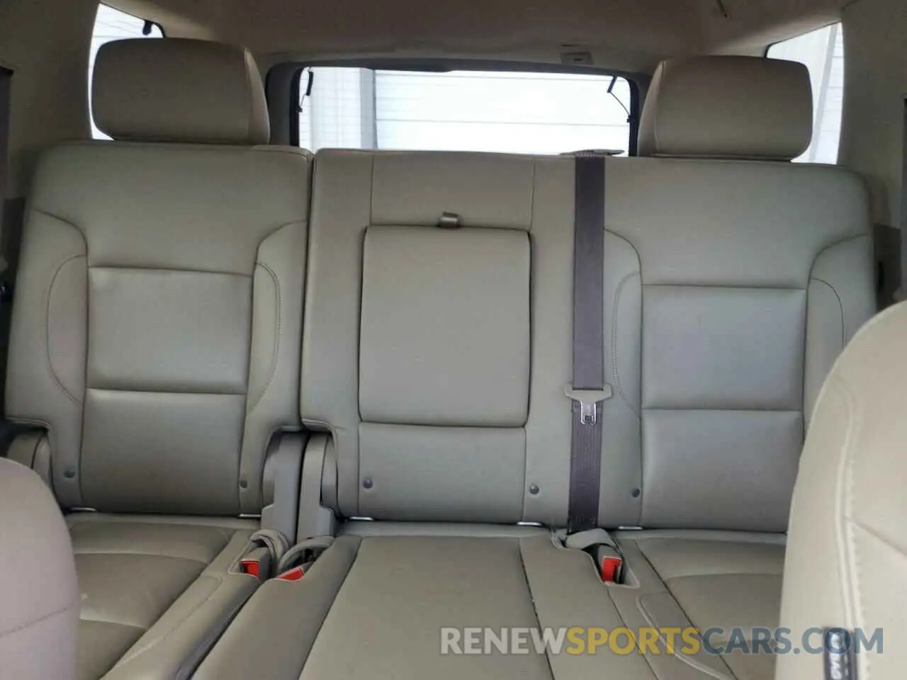 10 Photograph of a damaged car 1GNSKBKC2KR349527 CHEVROLET TAHOE 2019