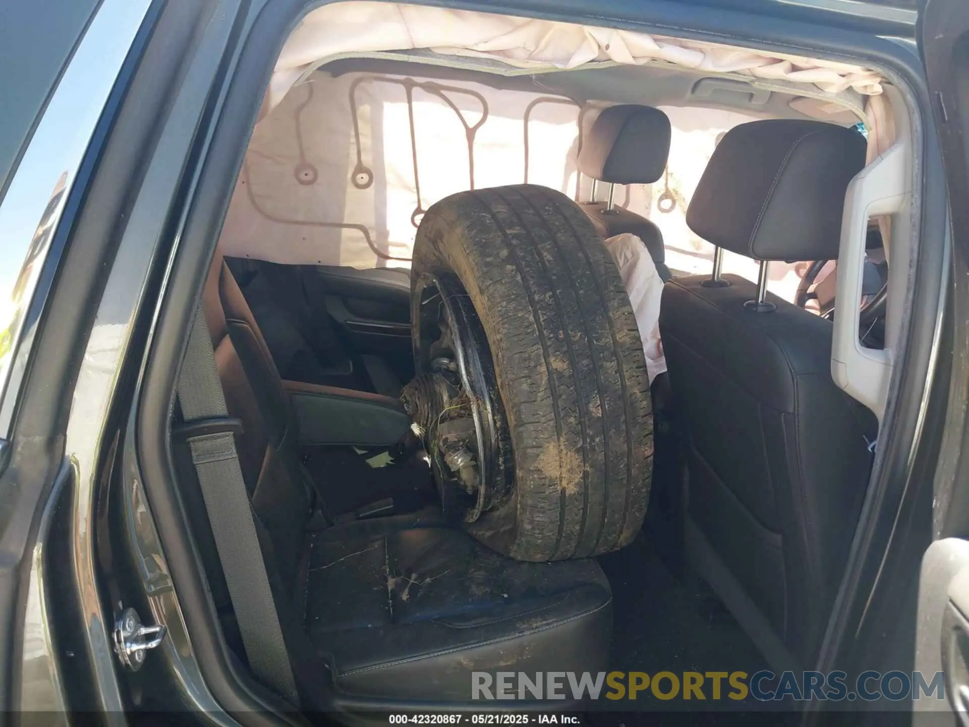 8 Photograph of a damaged car 1GNSKBKC3KR226710 CHEVROLET TAHOE 2019