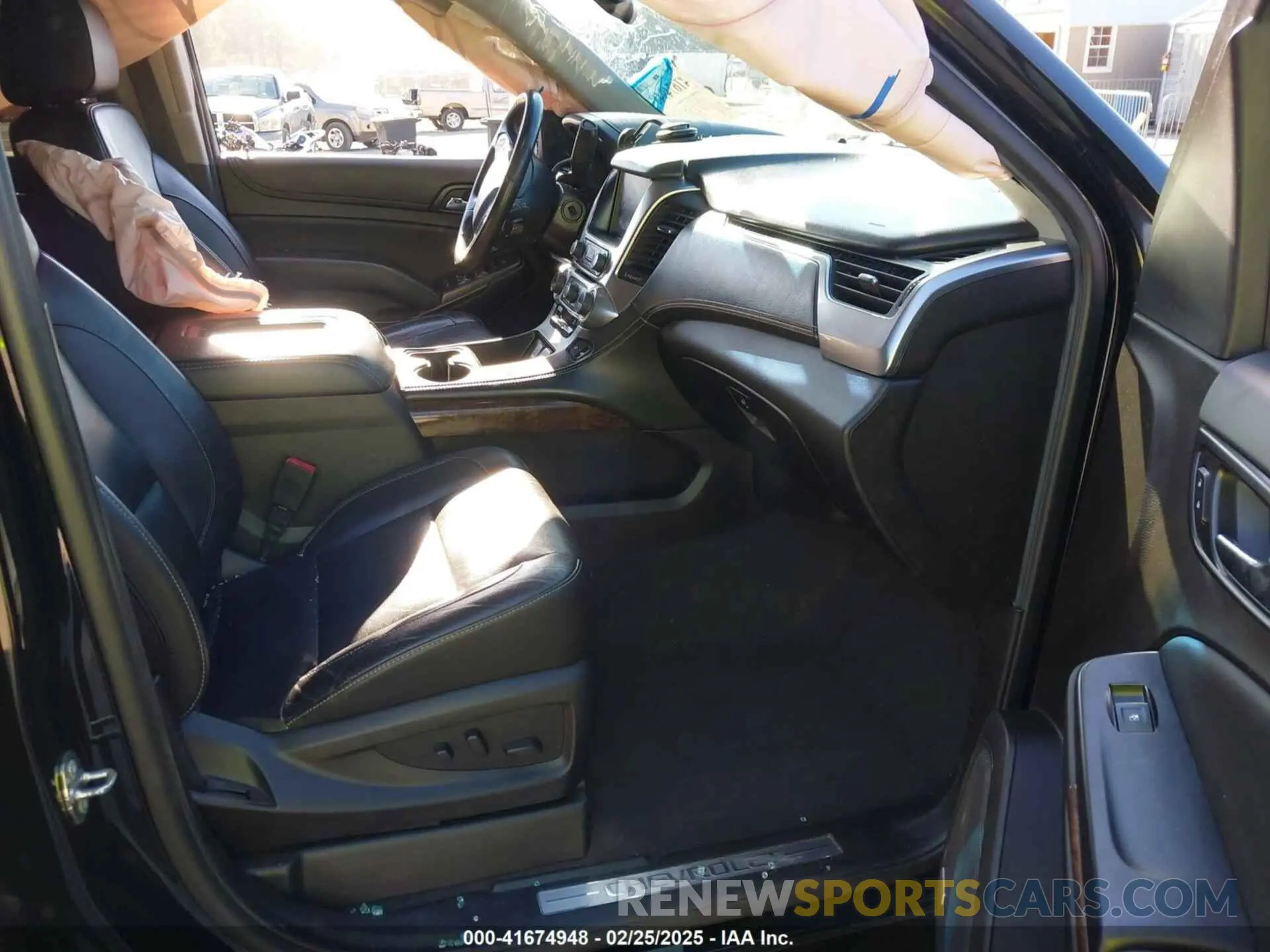 5 Photograph of a damaged car 1GNSKBKC3KR345776 CHEVROLET TAHOE 2019