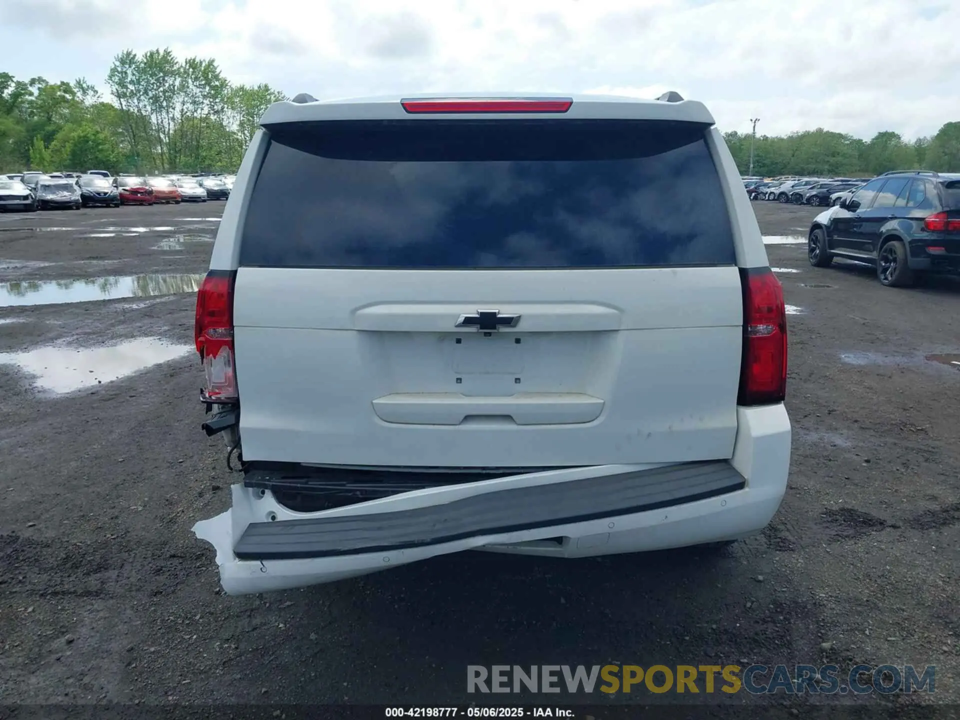 16 Photograph of a damaged car 1GNSKBKC4KR341414 CHEVROLET TAHOE 2019
