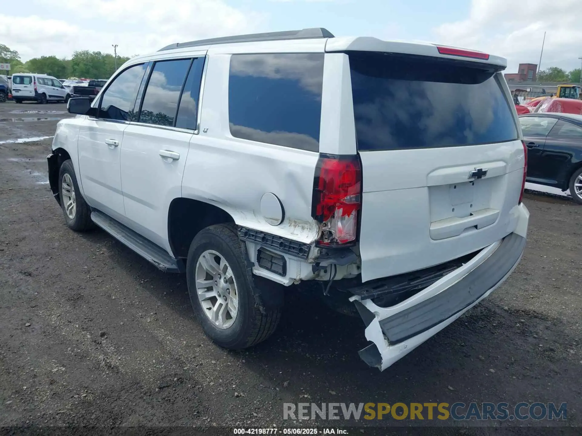 17 Photograph of a damaged car 1GNSKBKC4KR341414 CHEVROLET TAHOE 2019