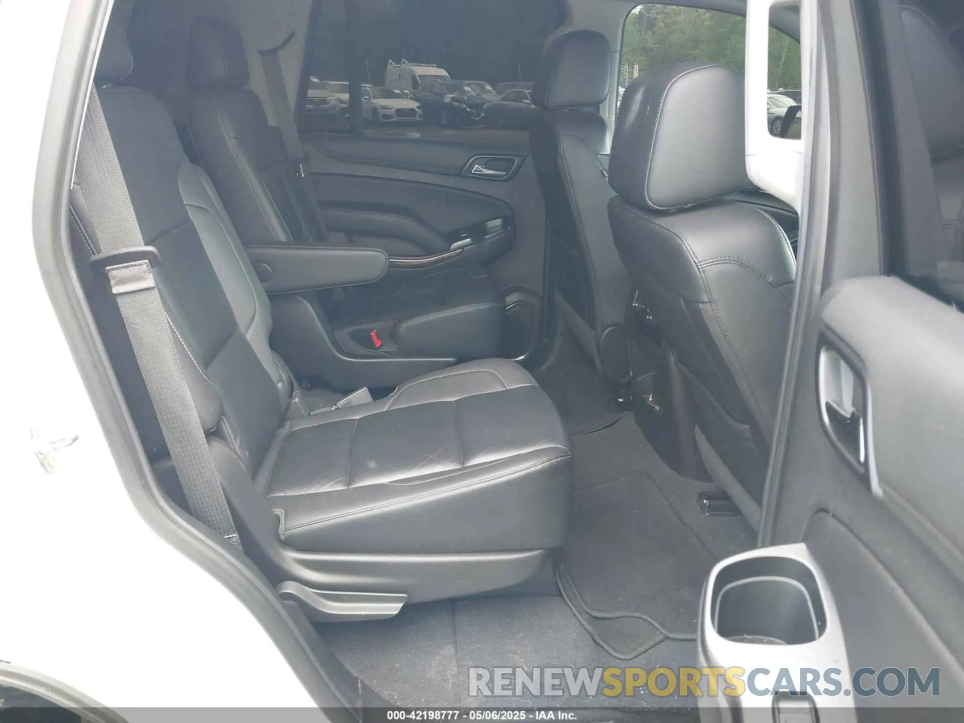 8 Photograph of a damaged car 1GNSKBKC4KR341414 CHEVROLET TAHOE 2019