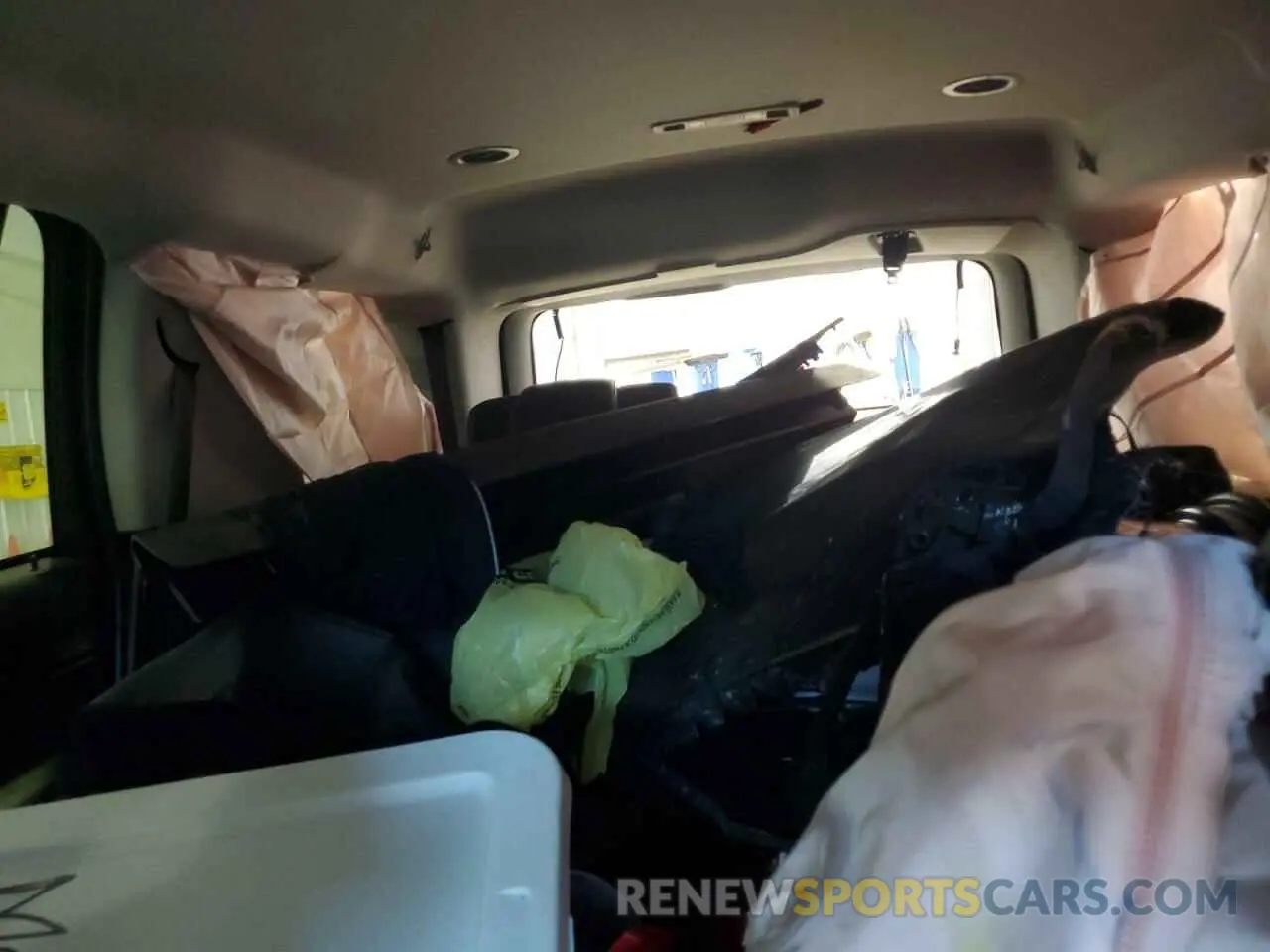 10 Photograph of a damaged car 1GNSKBKC5KR186372 CHEVROLET TAHOE 2019