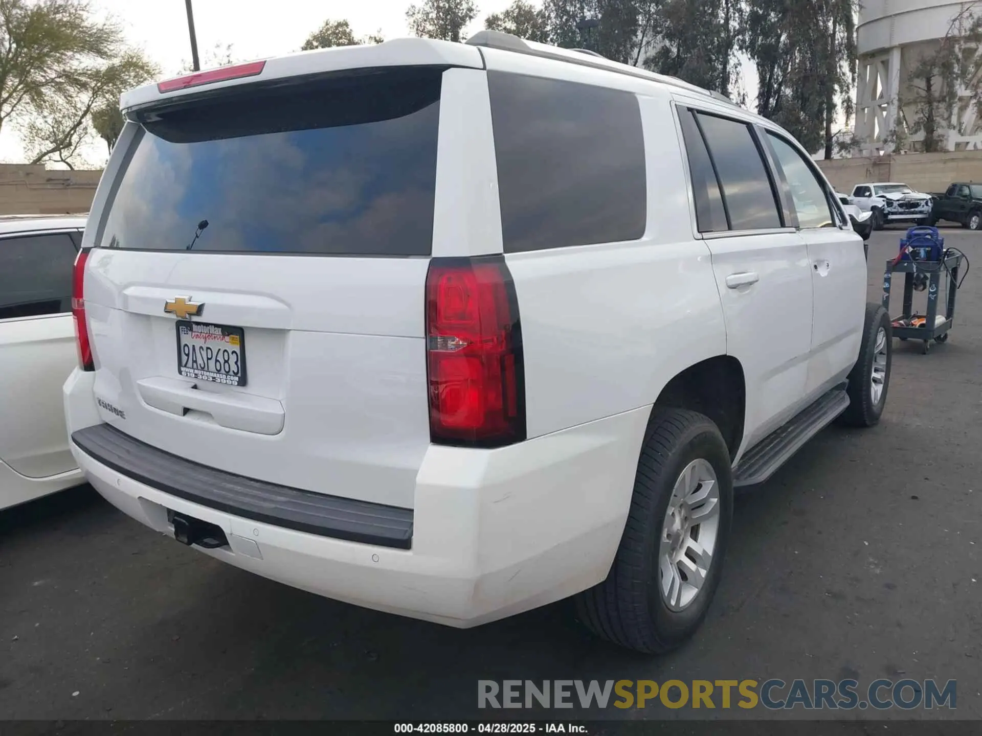 4 Photograph of a damaged car 1GNSKBKC5KR273544 CHEVROLET TAHOE 2019