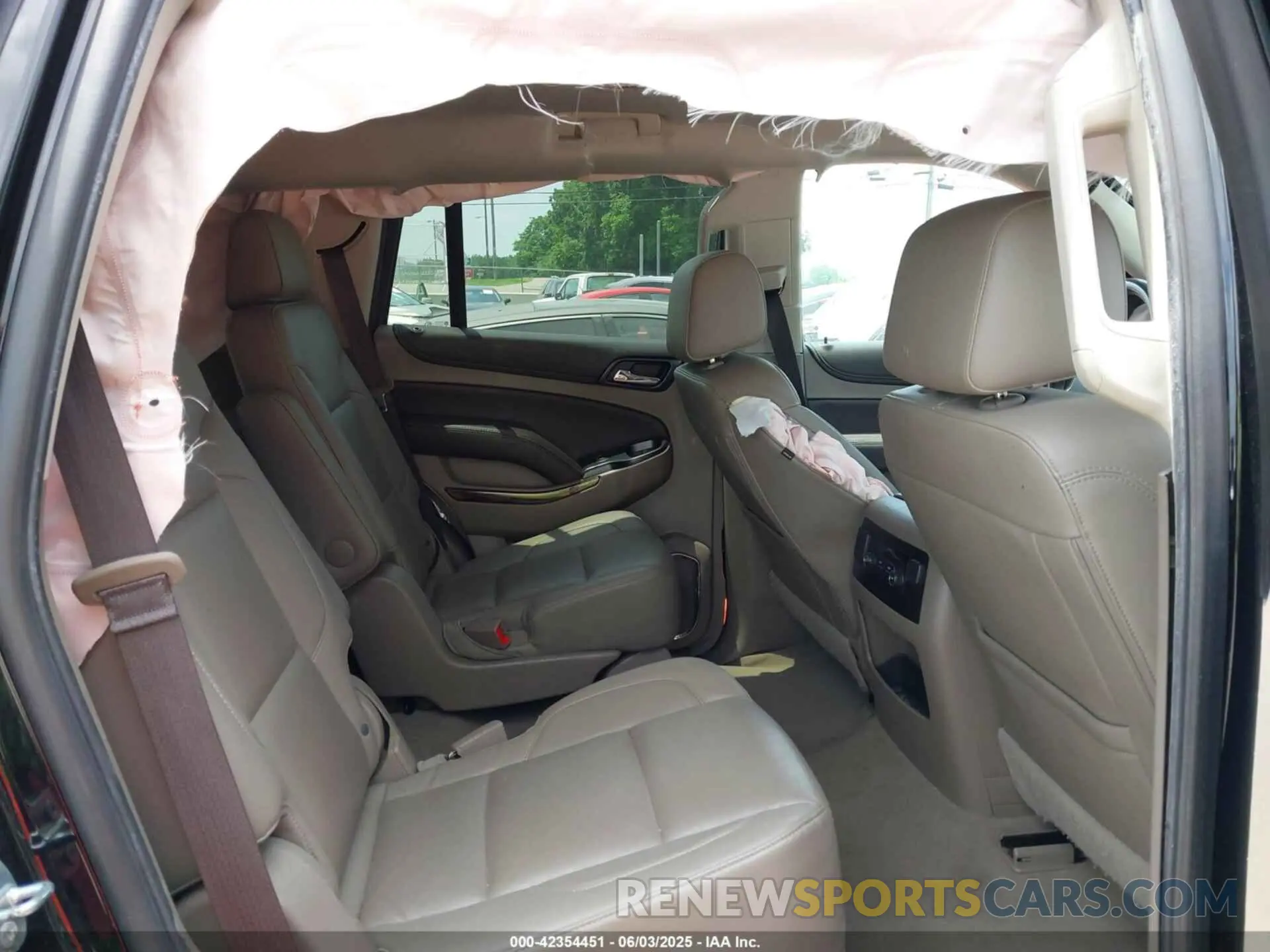 8 Photograph of a damaged car 1GNSKBKC5KR388869 CHEVROLET TAHOE 2019