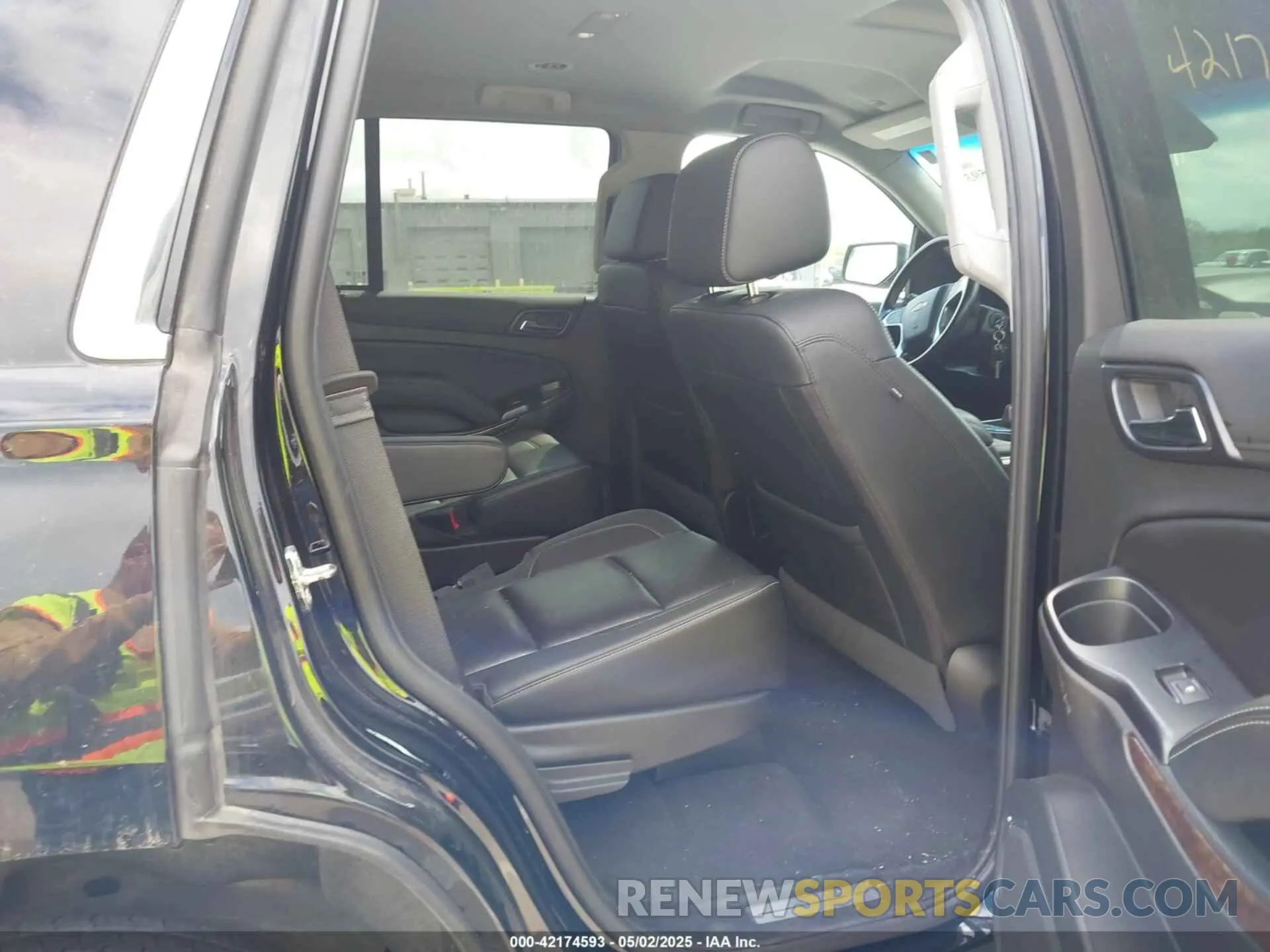 8 Photograph of a damaged car 1GNSKBKC6KR266831 CHEVROLET TAHOE 2019