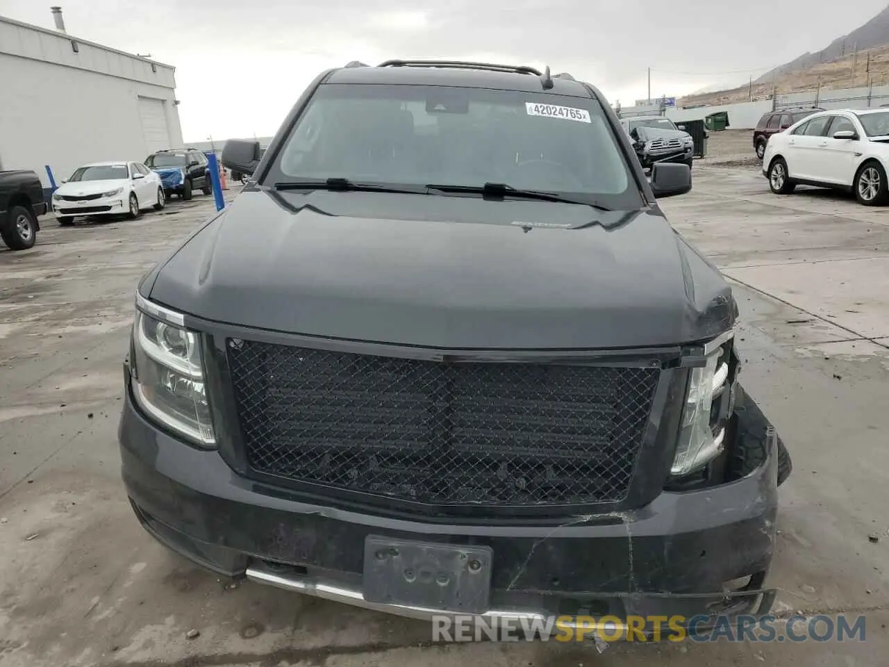 5 Photograph of a damaged car 1GNSKBKC7KR306530 CHEVROLET TAHOE 2019