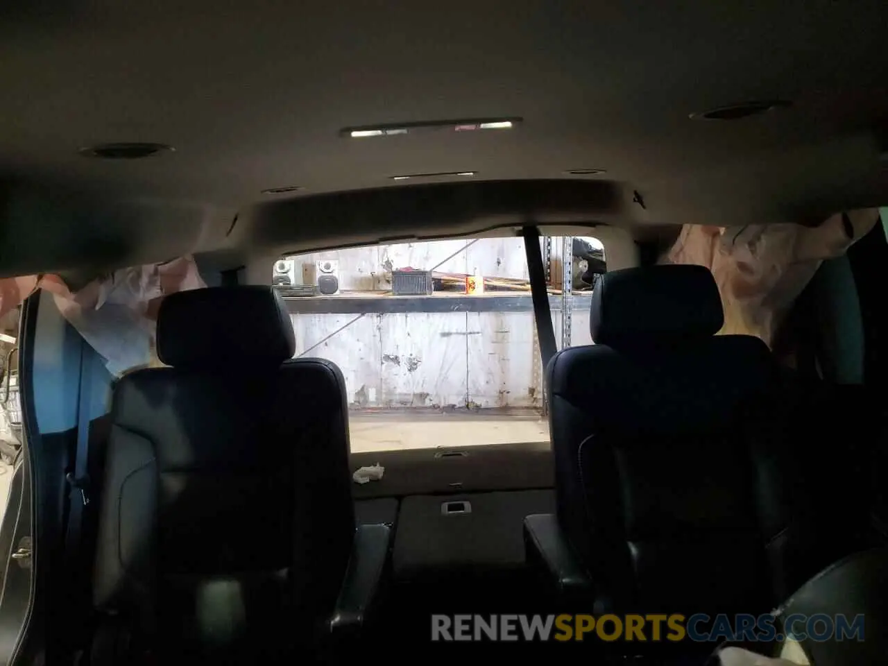 10 Photograph of a damaged car 1GNSKBKC7KR352620 CHEVROLET TAHOE 2019