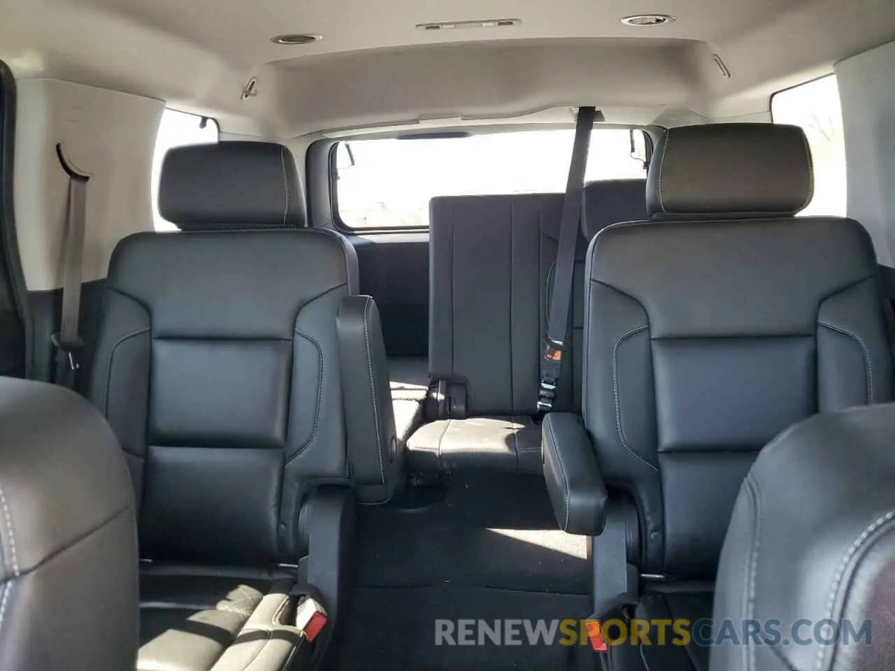 10 Photograph of a damaged car 1GNSKBKC7KR376724 CHEVROLET TAHOE 2019