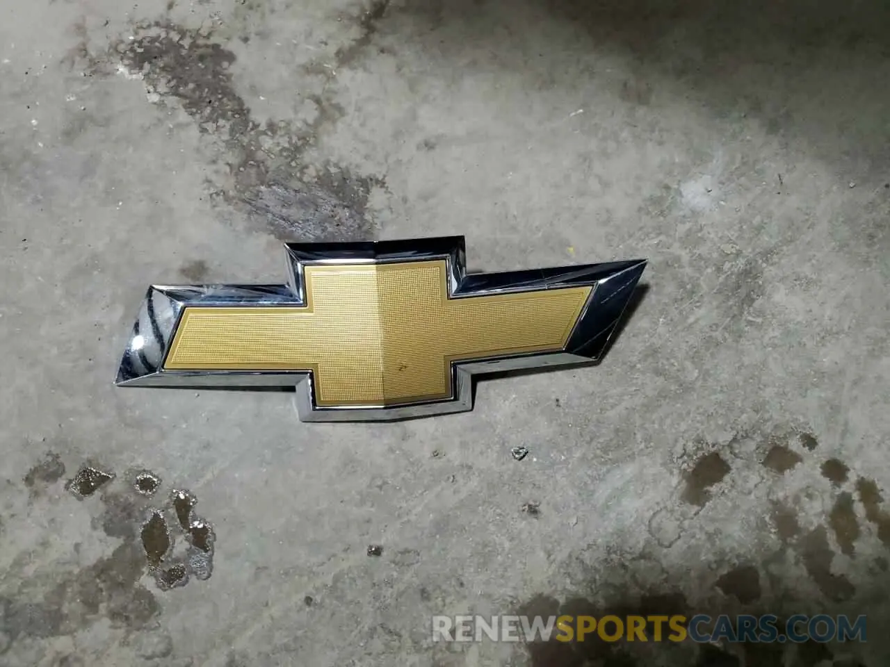 15 Photograph of a damaged car 1GNSKBKC8KR188553 CHEVROLET TAHOE 2019