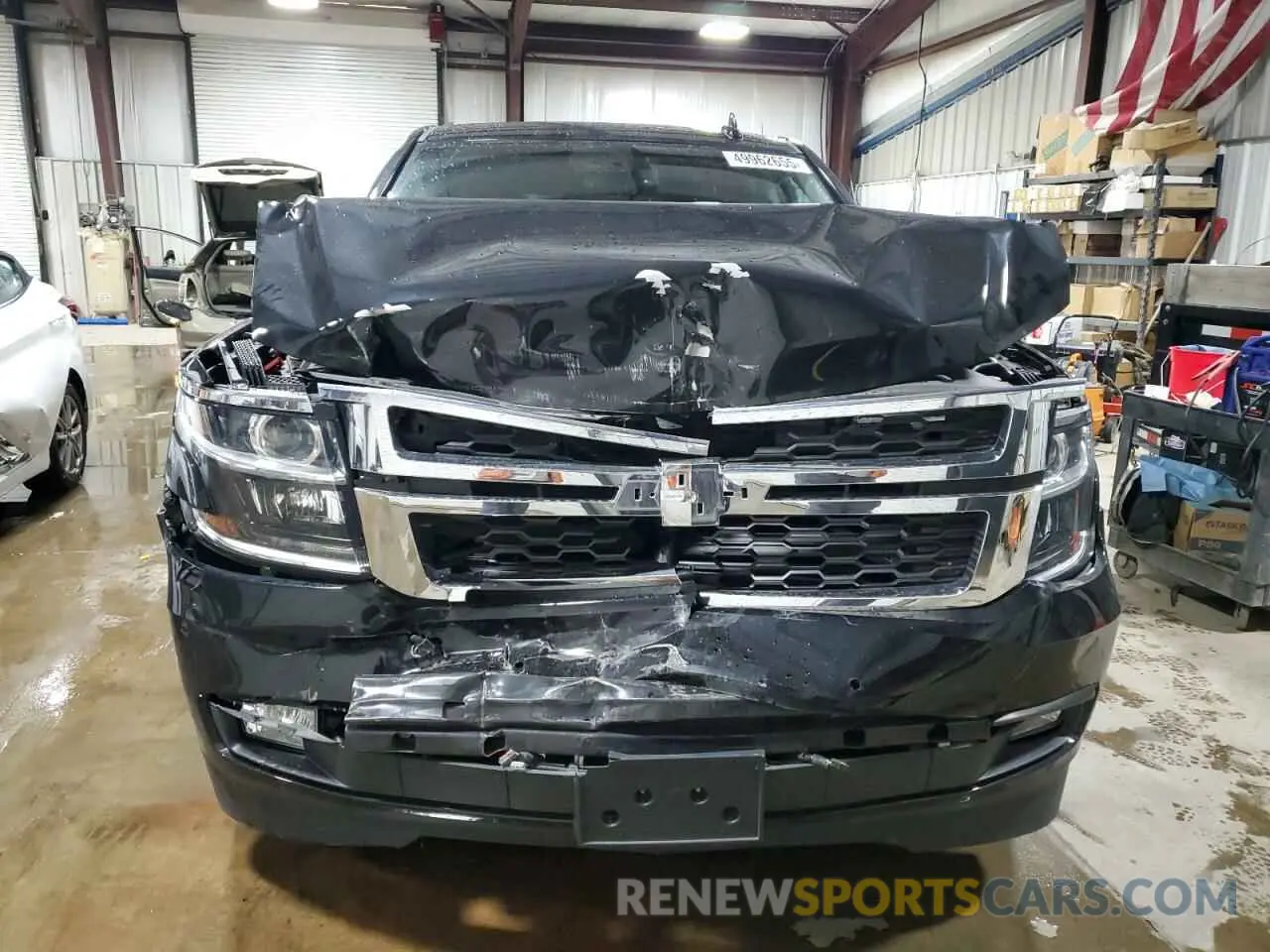 5 Photograph of a damaged car 1GNSKBKC8KR188553 CHEVROLET TAHOE 2019