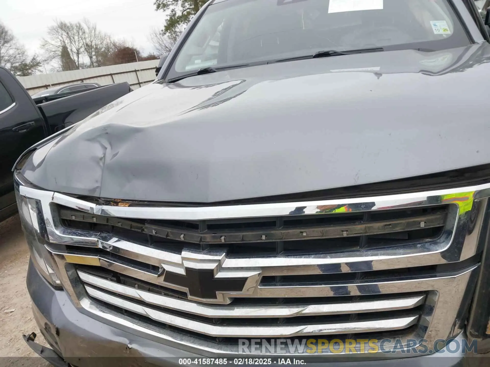10 Photograph of a damaged car 1GNSKBKC8KR283954 CHEVROLET TAHOE 2019