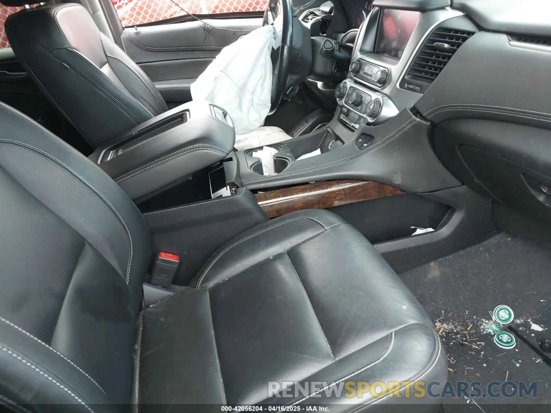 5 Photograph of a damaged car 1GNSKBKC8KR317570 CHEVROLET TAHOE 2019
