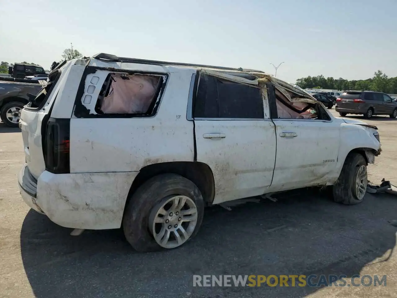 3 Photograph of a damaged car 1GNSKBKCXKR284815 CHEVROLET TAHOE 2019