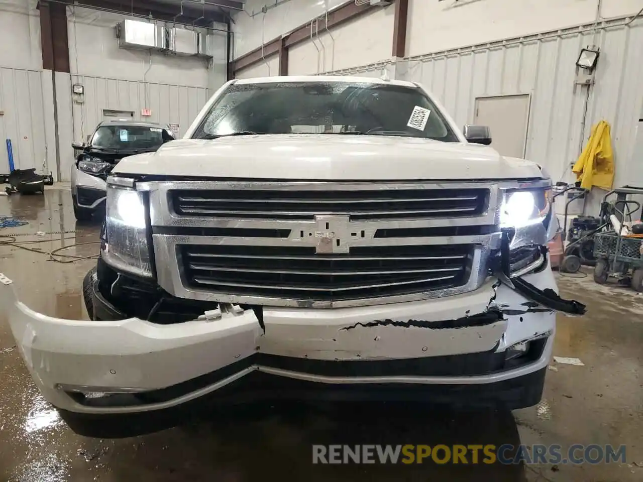 5 Photograph of a damaged car 1GNSKCKCXKR208663 CHEVROLET TAHOE 2019