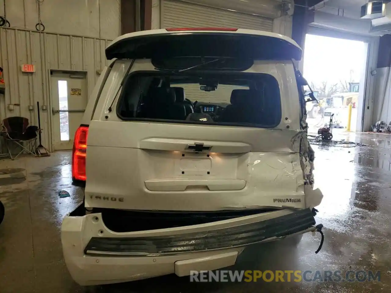 6 Photograph of a damaged car 1GNSKCKCXKR208663 CHEVROLET TAHOE 2019