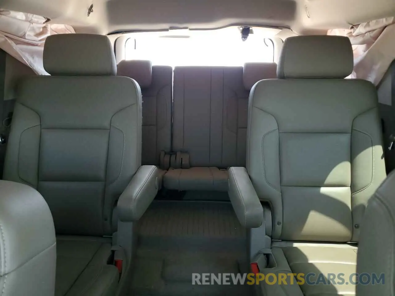 10 Photograph of a damaged car 1GNSKCKJ3KR295868 CHEVROLET TAHOE 2019