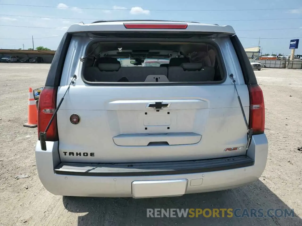 6 Photograph of a damaged car 1GNSKCKJ3KR295868 CHEVROLET TAHOE 2019