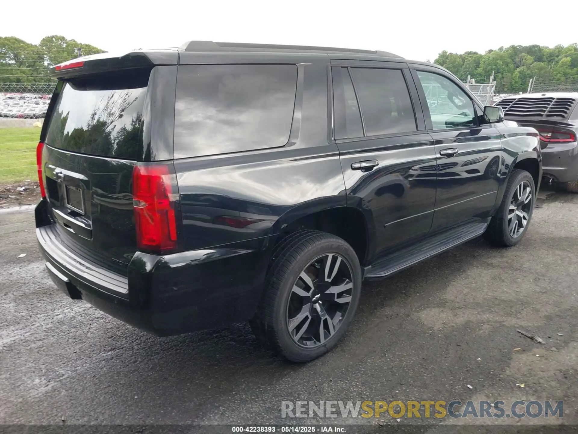 4 Photograph of a damaged car 1GNSKCKJ8KR152141 CHEVROLET TAHOE 2019