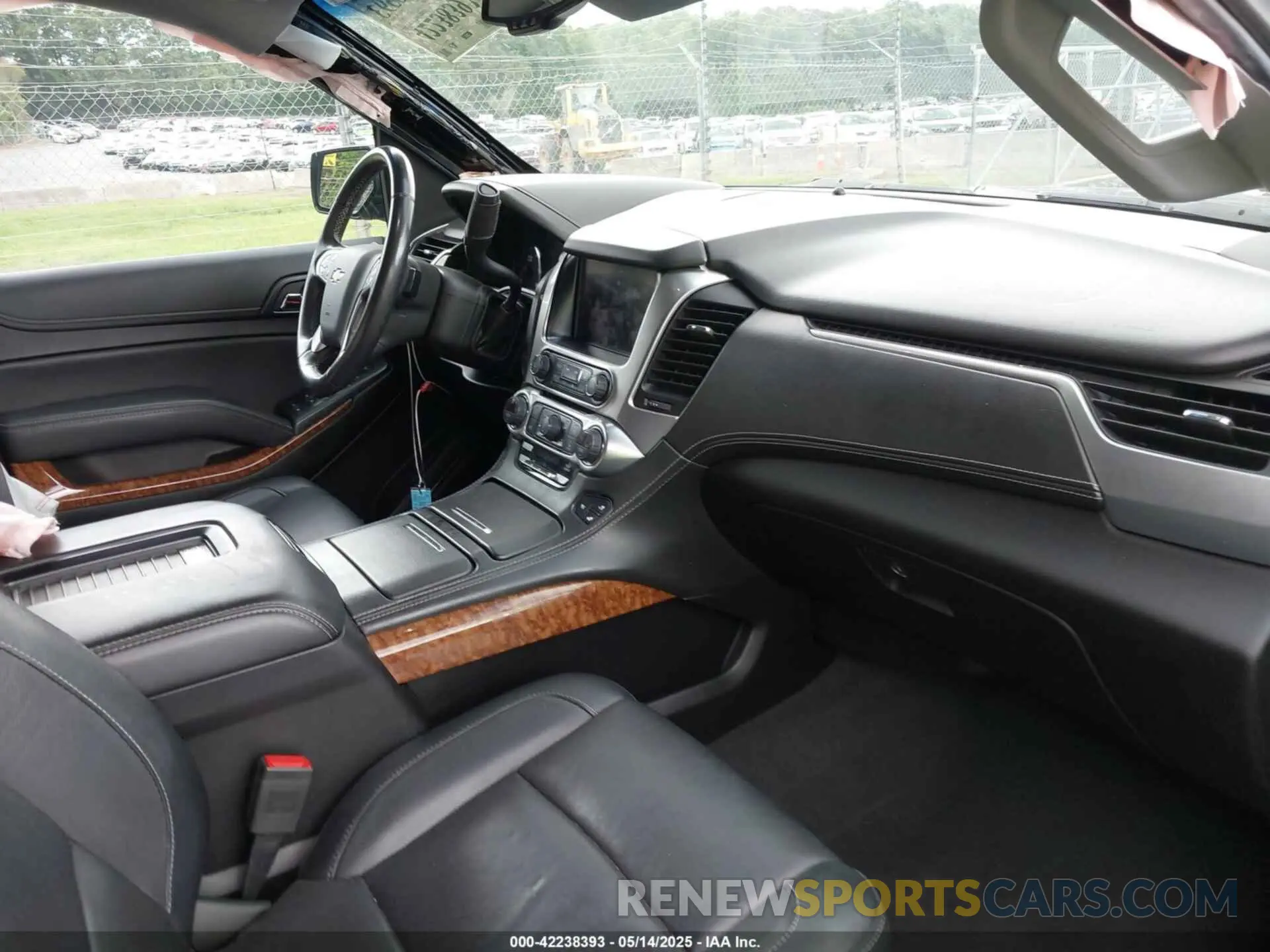 5 Photograph of a damaged car 1GNSKCKJ8KR152141 CHEVROLET TAHOE 2019