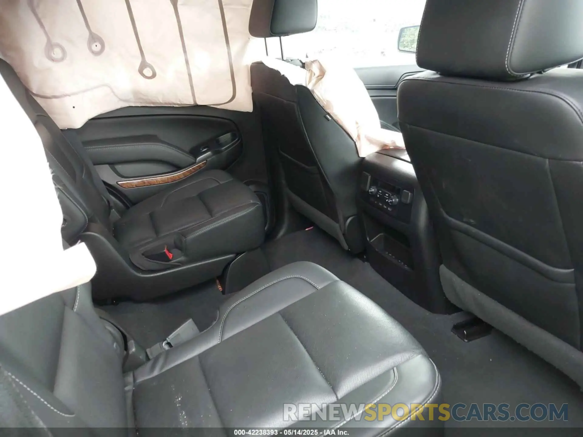 8 Photograph of a damaged car 1GNSKCKJ8KR152141 CHEVROLET TAHOE 2019