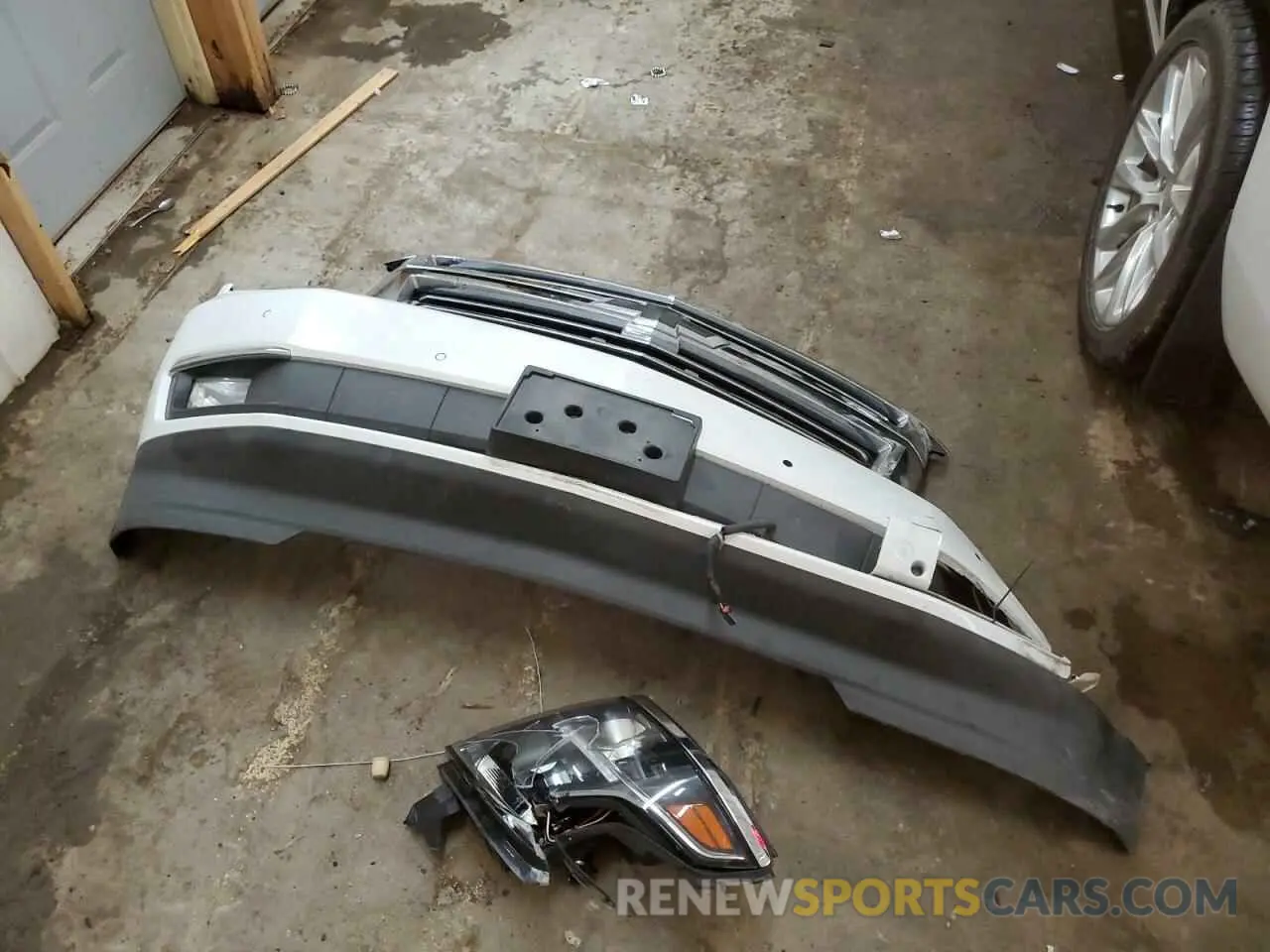 13 Photograph of a damaged car 1GNSKCKJ9KR225873 CHEVROLET TAHOE 2019