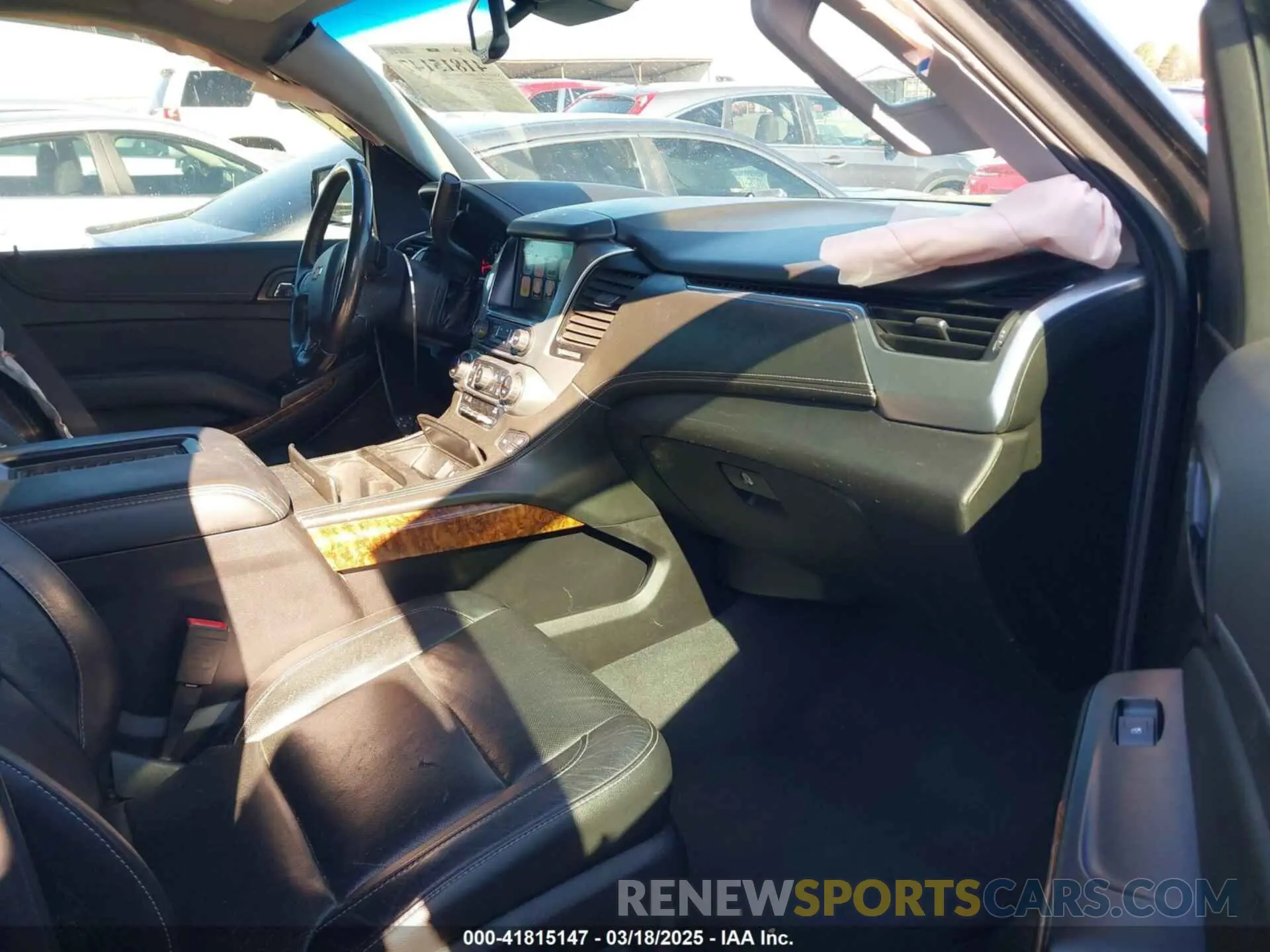 5 Photograph of a damaged car 1GNSKCKJ9KR284051 CHEVROLET TAHOE 2019