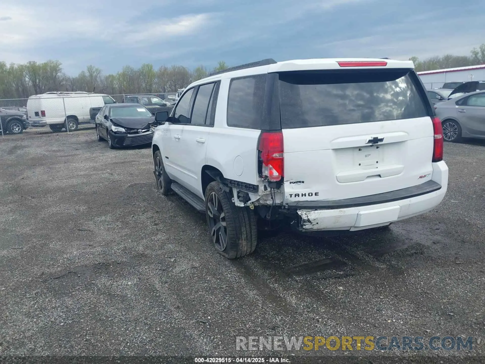 3 Photograph of a damaged car 1GNSKCKJXKR338215 CHEVROLET TAHOE 2019