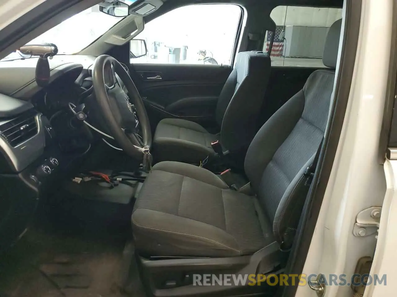 7 Photograph of a damaged car 1GNSKDEC5KR393190 CHEVROLET TAHOE 2019
