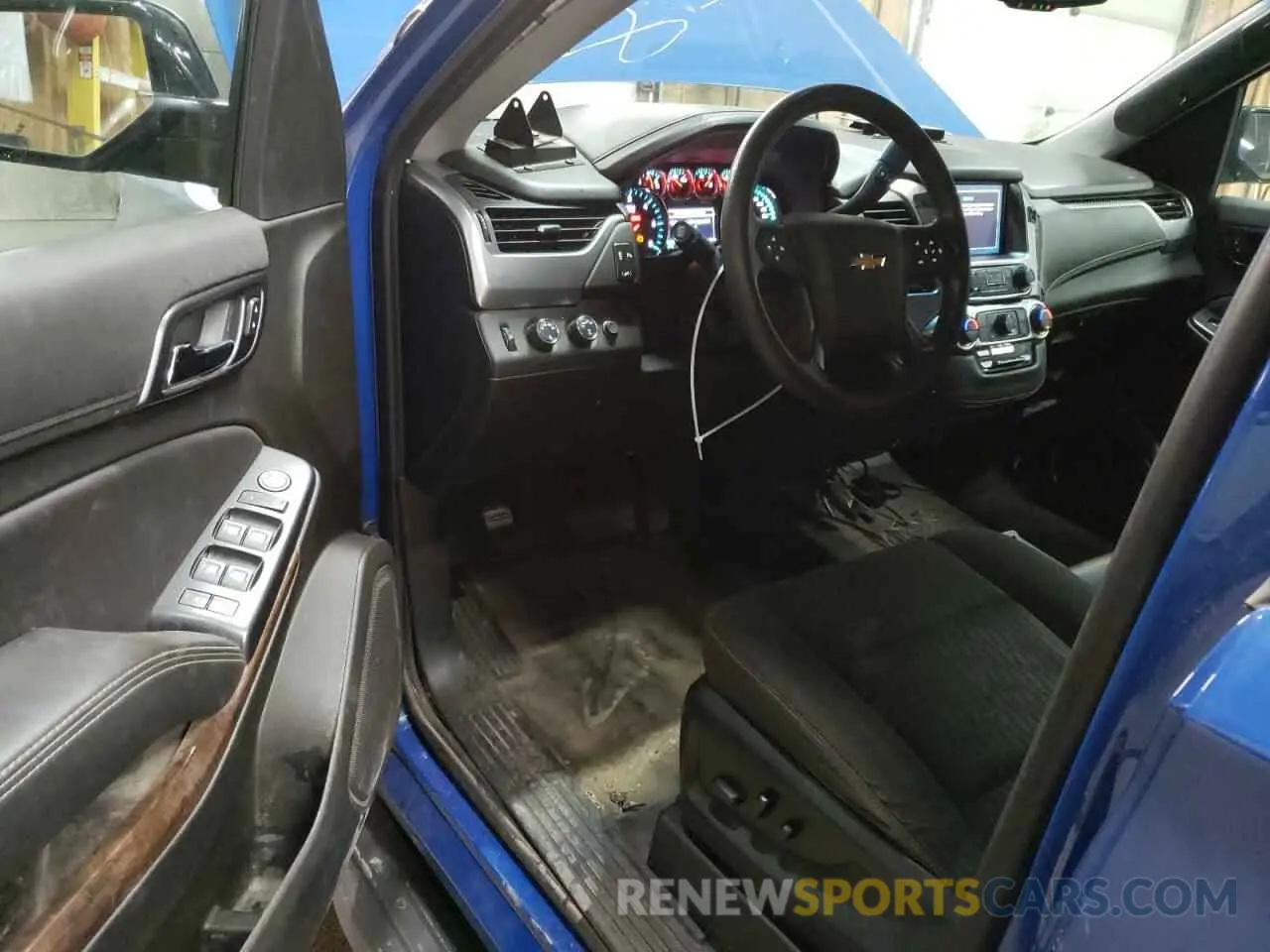 8 Photograph of a damaged car 1GNSKDEC7KR402729 CHEVROLET TAHOE 2019